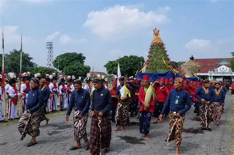Mengenal Teras Gabus dhodho: Tradisi Lebaran yang Tetap Eksis di Jantung Kroya